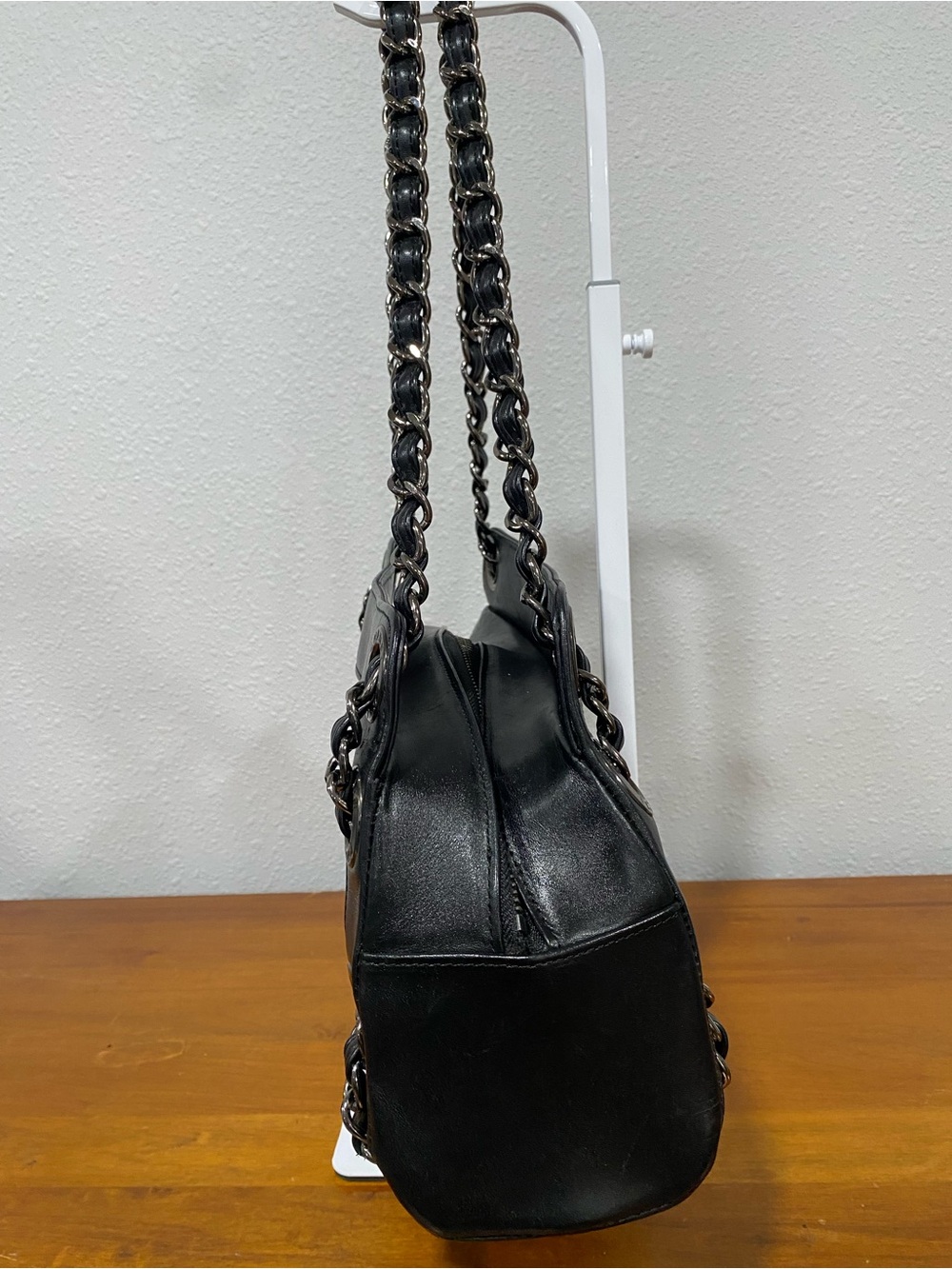 Black Leather Chain-Handle Shoulder Bag with Tassel - Picture 3 of 9